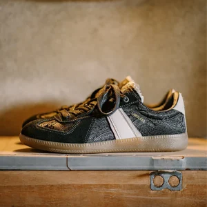 Bold Heritage™ Men’s Cozy Ultimate Vintage Black Silk Training Sneakers – German-Style Flat Shoes for Autumn & Winter 1