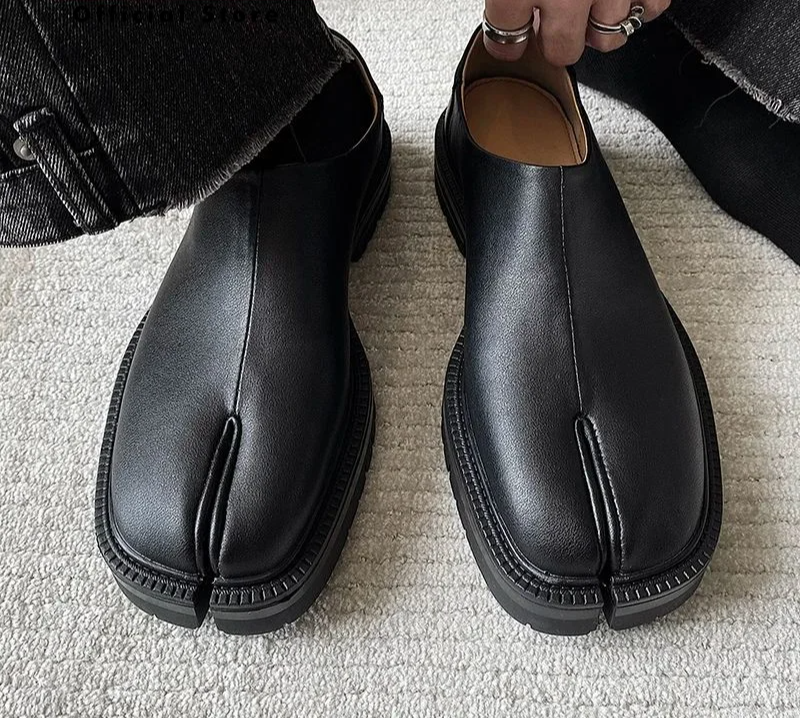 Classic Leather Split-Toe Tabi Shoes – Unisex Casual Loafers Classic Leather Split-Toe Tabi Shoes – Unisex Casual Loafers