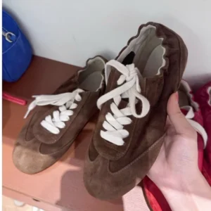 Women's Retro Patchwork Leather Sneakers – Casual Lace-Up Flats with Canvas Upper for Spring & Autumn Comfort 1