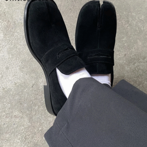 Men’s Suede Split-Toe Tabi Loafers – Comfort Meets Contemporary Style