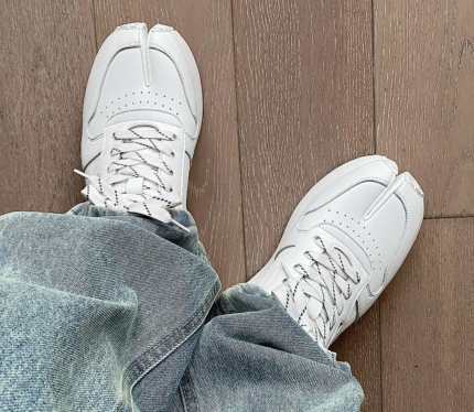 UNITYPUREMAX™ Tabi Split-Toe Sneakers – Unisex Modern White Board Shoes for Casual Street Style 2