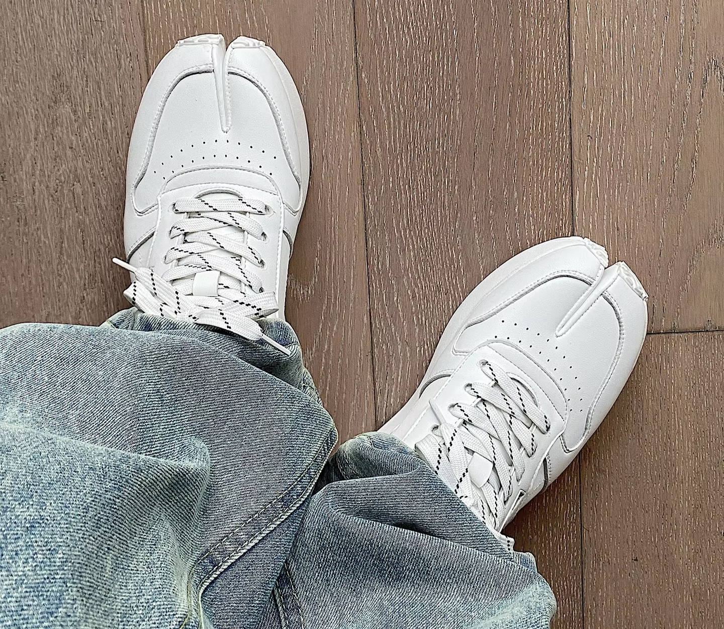 UNITYPUREMAX™ Tabi Split-Toe Sneakers – Unisex Modern White Board Shoes for Casual Street Style 2